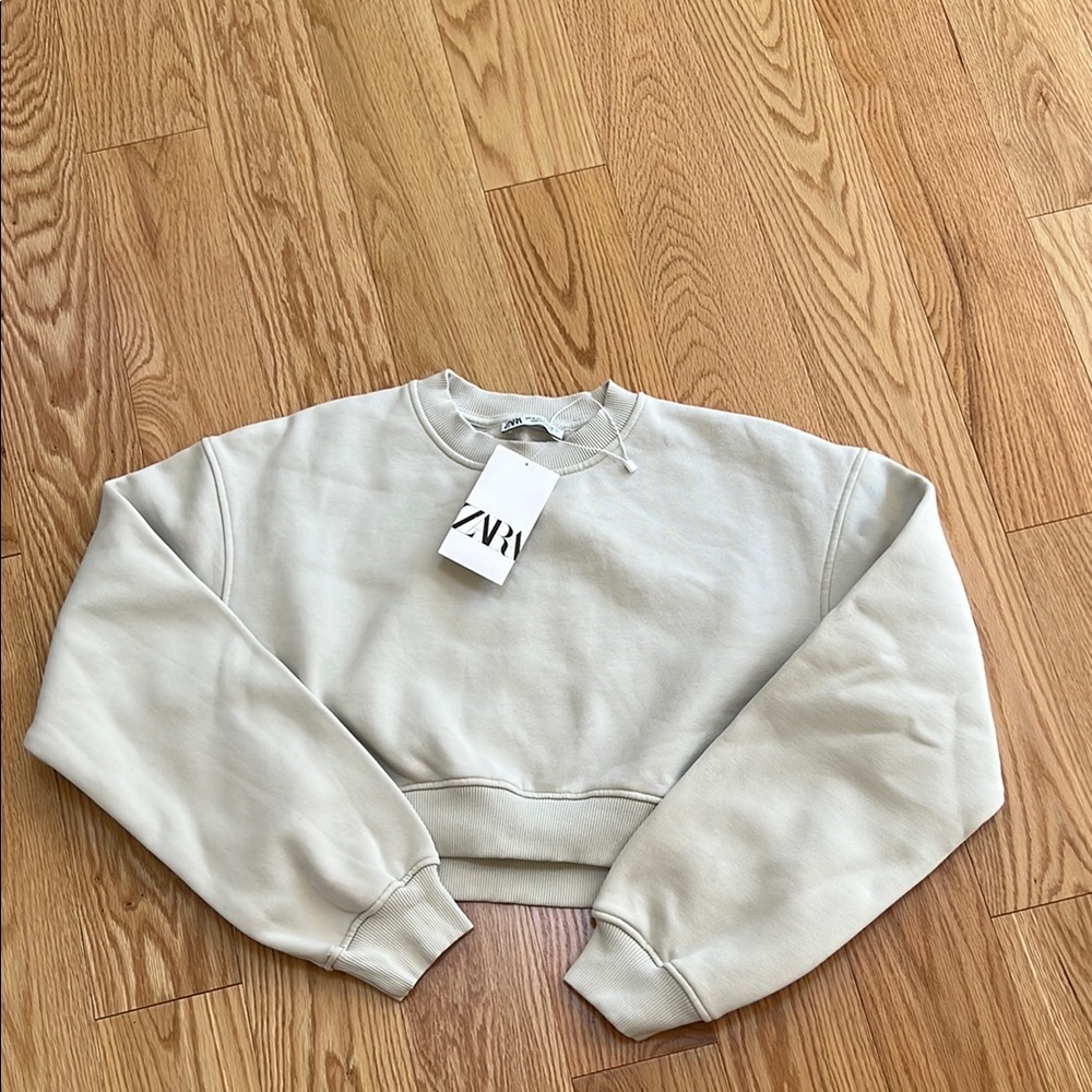 New! zara medium pale gray cropped loose fit fleece lined sweatshirt.
